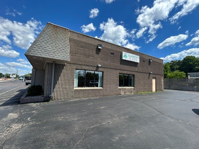 More Photos Of 3707 30th Ave, Kenosha Restaurant For Sale