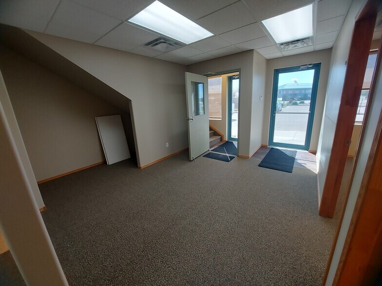 More Photos Of 7471 Edgar Industrial Bnd, Red Deer Warehouse For Lease