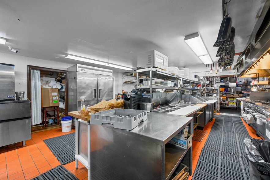 More Photos Of 488 South St, Hyannis Restaurant For Sale