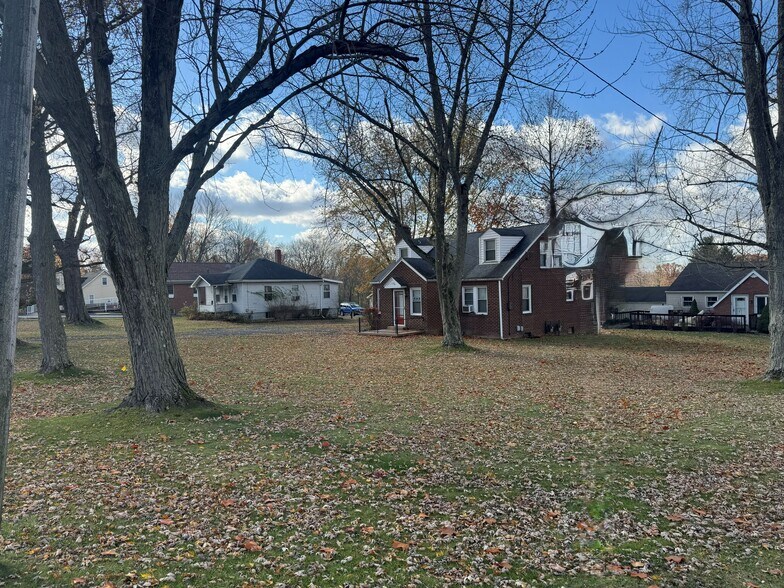 More Photos Of 374 Niles Cortland Rd SE, Warren Specialty For Sale