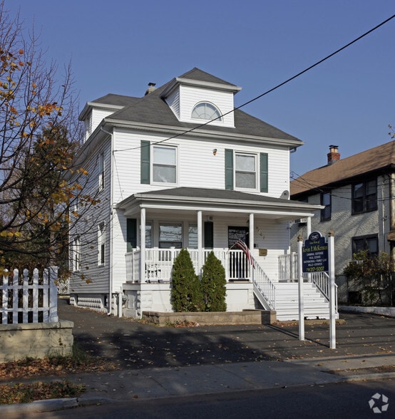 Primary Photo Of 7247 Amboy Rd, Staten Island Office Residential For Lease