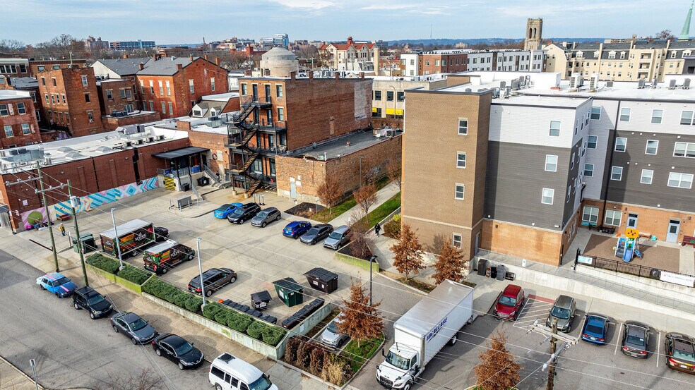 More Photos Of 925 E McMillan St, Cincinnati Storefront Retail Office For Lease