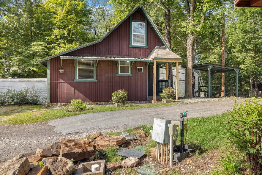 More Photos Of 621 Court St, Jasper Trailer Camper Park For Sale