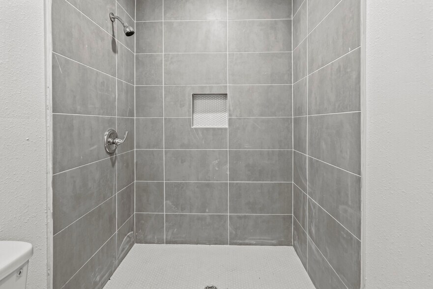 More Photos Of 101 S Allen Genoa Rd, South Houston Apartments For Sale