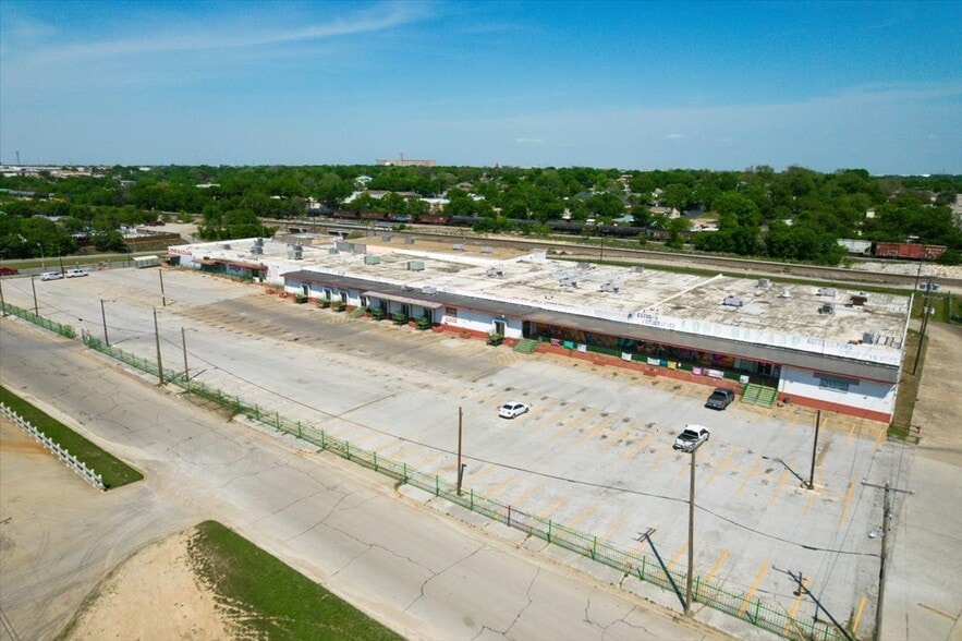 Primary Photo Of 318 E Long Ave, Fort Worth General Retail For Sale