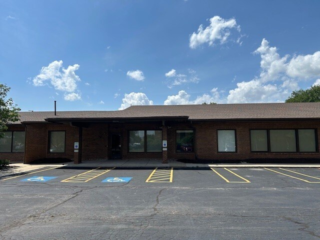 More Photos Of 955 175th St, Homewood Office For Sale