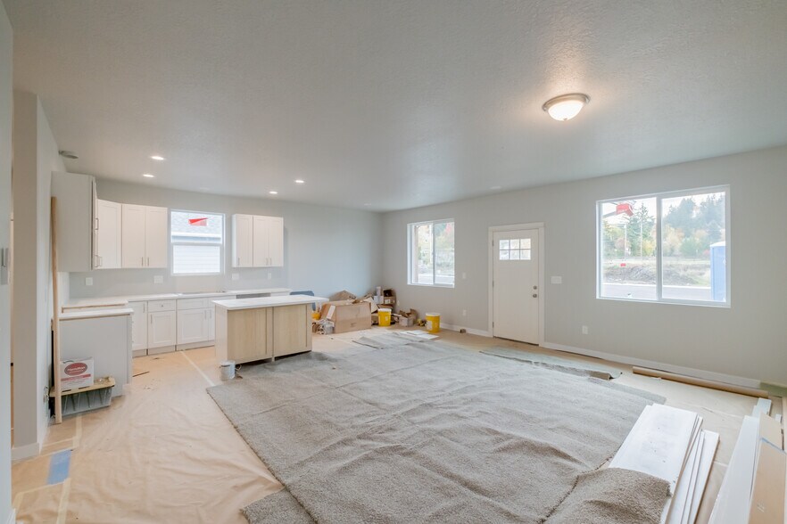 More Photos Of 1230 49th Ave, Sweet Home Multifamily For Sale