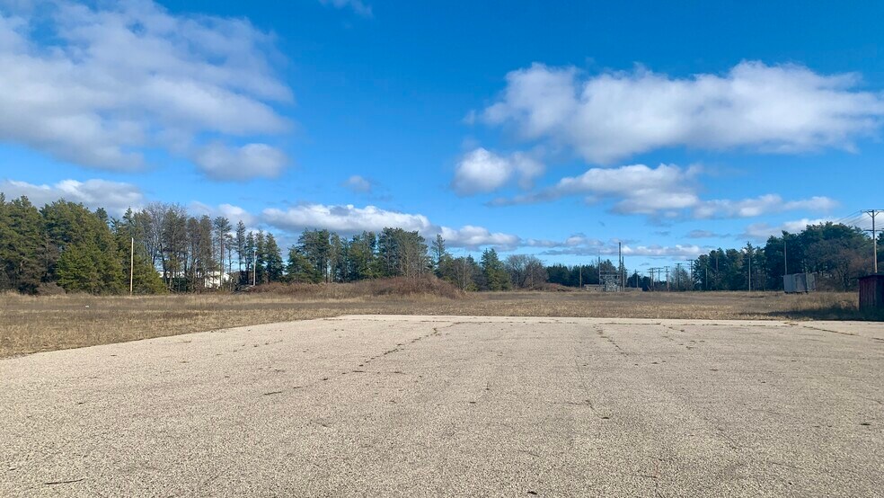 More Photos Of 1720 N Lincoln Rd, Escanaba Land For Lease
