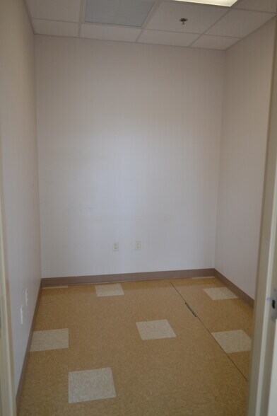 More Photos Of 17966 N Tamiami Trl, North Fort Myers Storefront Retail Office For Lease
