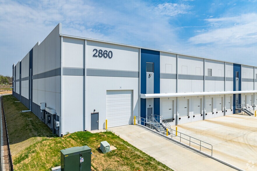 More Photos Of 2860 Stadium Dr, Kannapolis Distribution For Lease