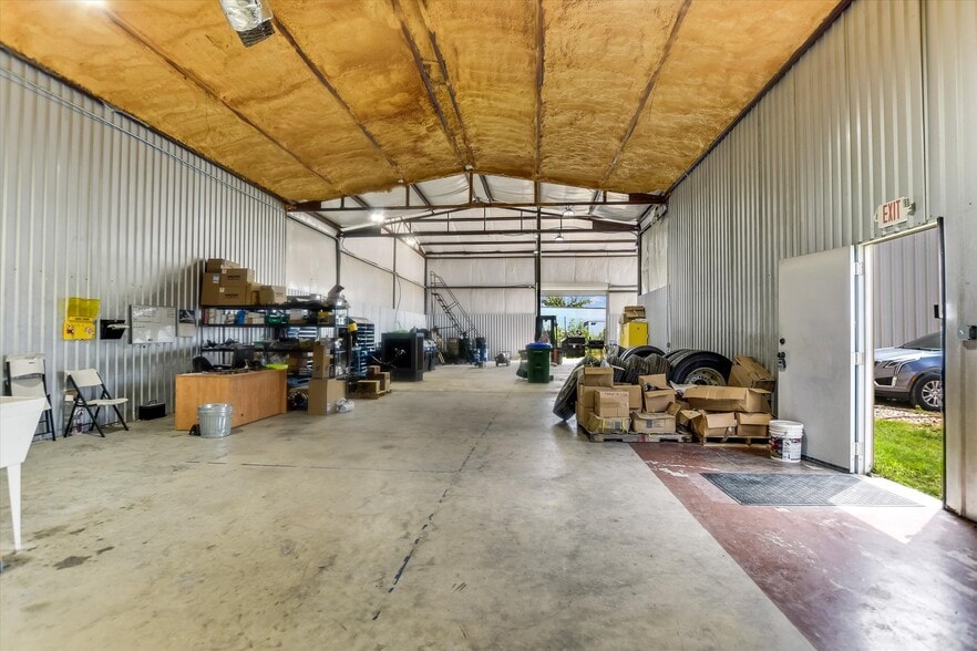 More Photos Of 204 FM 696, Elgin Light Manufacturing For Sale