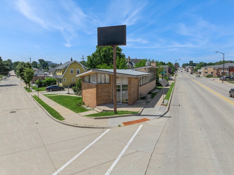 Primary Photo Of 8801 W National Ave, West Allis Medical For Sale