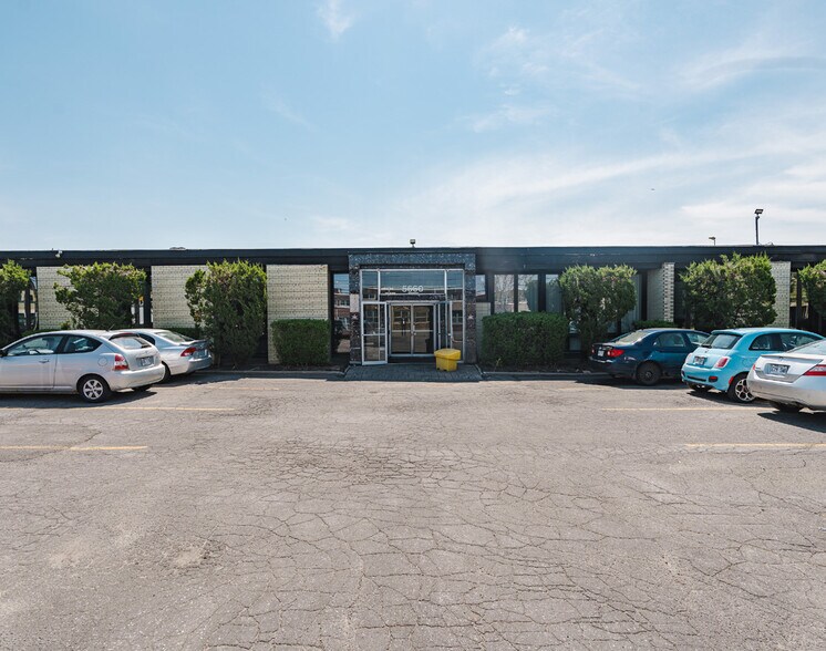 More Photos Of 5660 Rue Ferrier, Mont-Royal Distribution For Lease