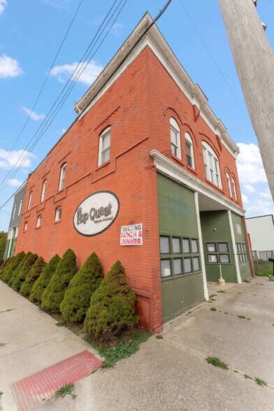 More Photos Of 10 N Bierma St, Wheatfield Bar For Sale