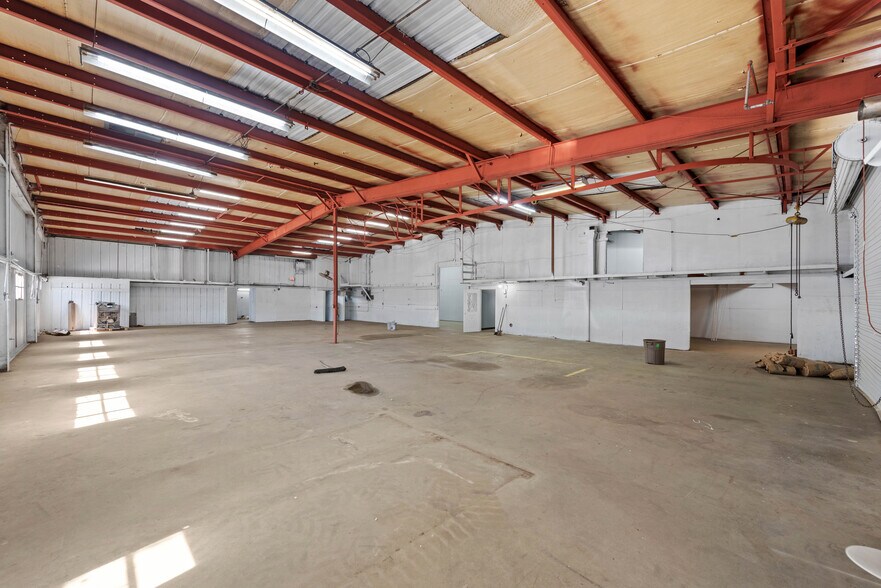 More Photos Of 225 W Lockhart Ave, Coos Bay Warehouse For Sale