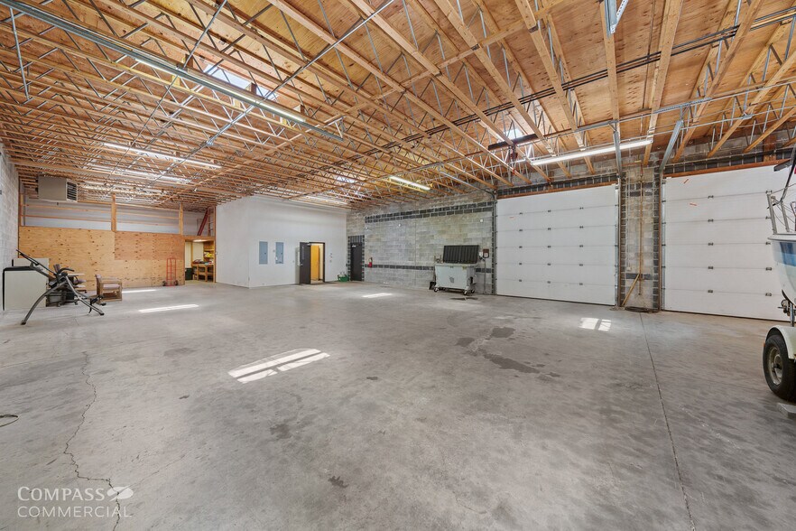 More Photos Of 720 SE Business Way, Bend Warehouse For Sale