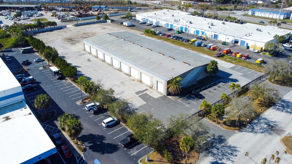 More Photos Of 8810 Enterprise Blvd, Largo Warehouse For Lease