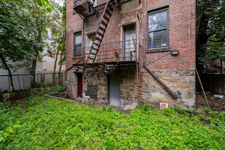 More Photos Of 279 S Broadway, Yonkers Apartments For Sale