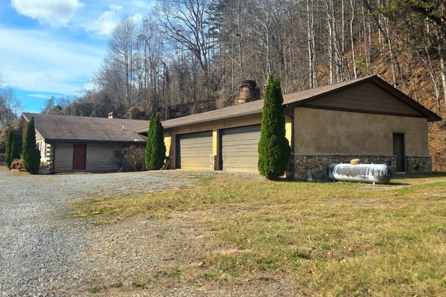 More Photos Of 6785 Airport Rd, Andrews Light Distribution For Sale