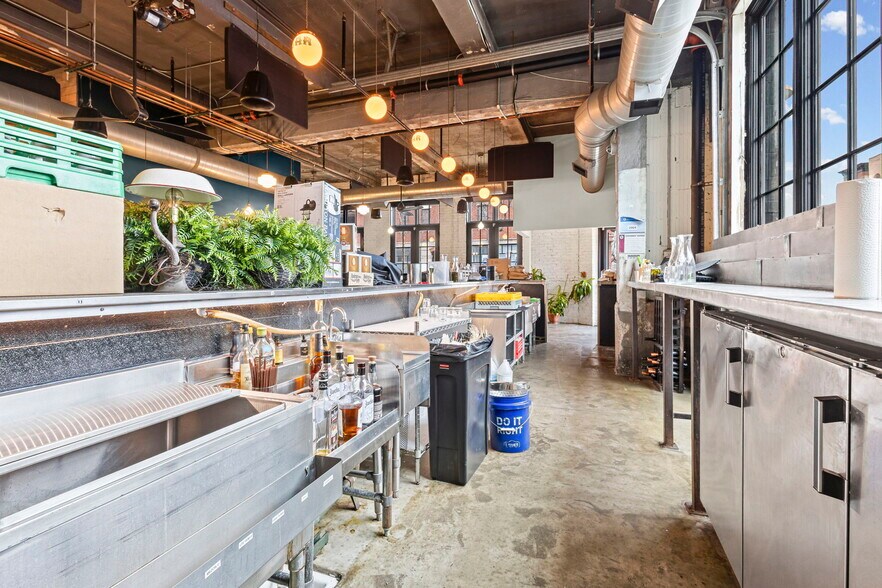 More Photos Of 2500 W Chicago Ave, Chicago Storefront For Lease