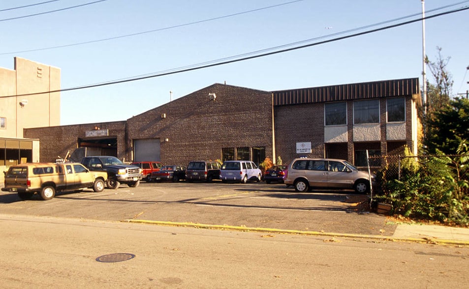 More Photos Of 60-80 Willow St, East Rutherford Warehouse For Lease