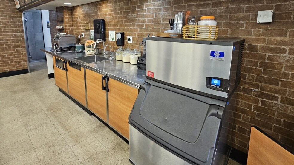 More Photos Of 165 N 1st St, Kalama Storefront For Lease