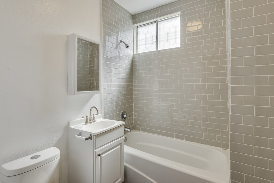 More Photos Of 252 W 11th, San Pedro Apartments For Sale