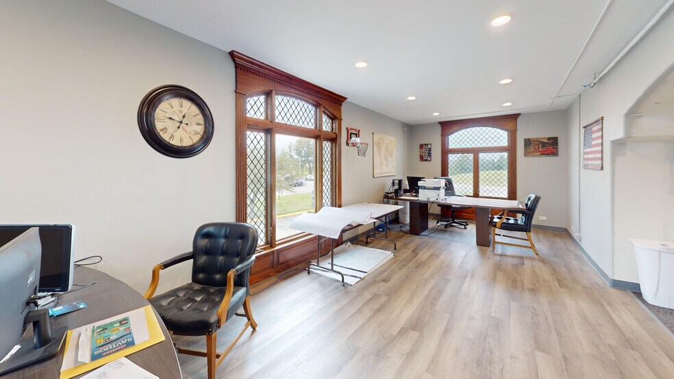 More Photos Of 111 S Lake St, Montgomery Service For Sale