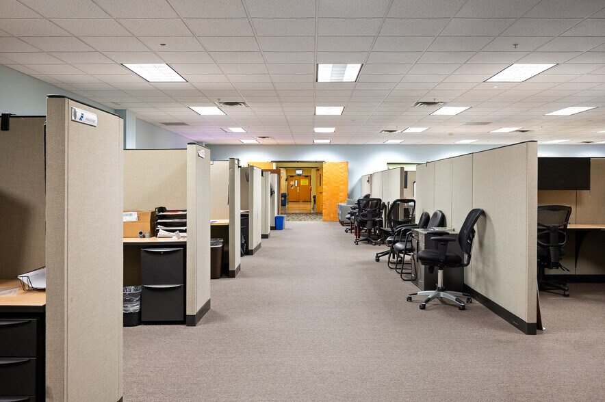 More Photos Of 12300 Grant St, Thornton Manufacturing For Sale