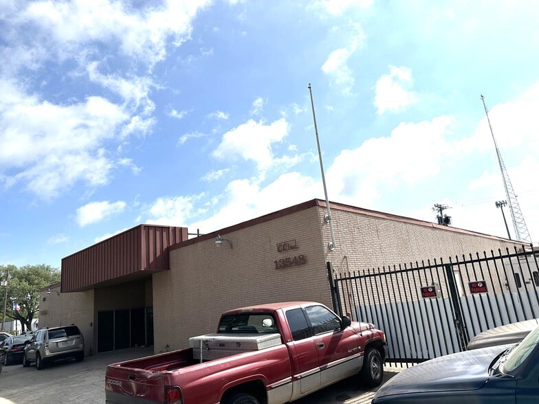 More Photos Of 13550 Vargon St, Dallas Warehouse For Sale