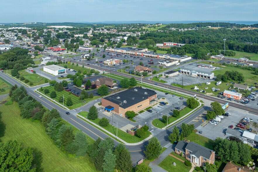 More Photos Of 980 E Main St, Palmyra General Retail For Sale