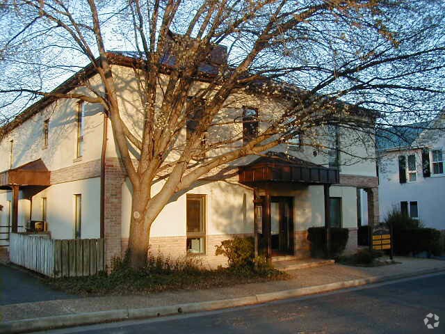 More Photos Of 5 N Hamilton St, Middleburg Office For Sale