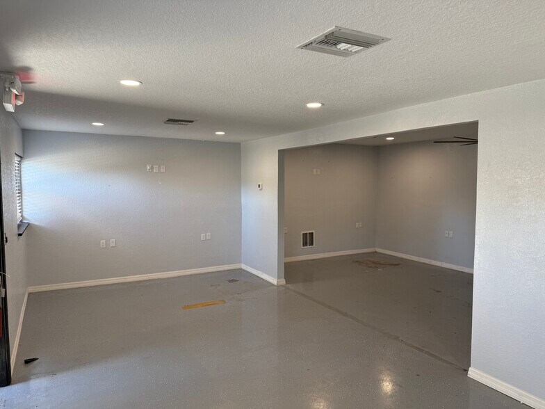 More Photos Of 8132 Cormel St, Port Richey Industrial For Lease