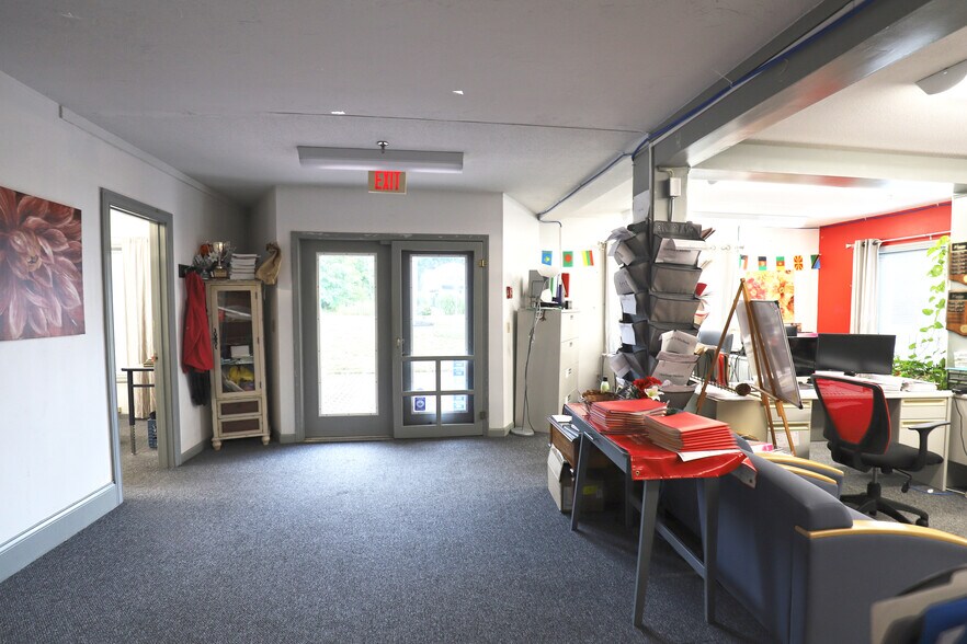 More Photos Of 80 Davis Straits, Falmouth Storefront Retail Office For Lease