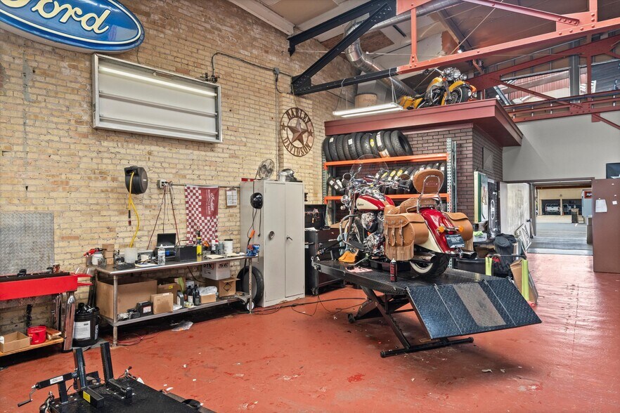 More Photos Of 522 6th St, Racine General Retail For Sale