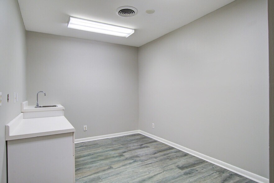 More Photos Of 137 Cedar Dr, Saint Stephen Office For Sale