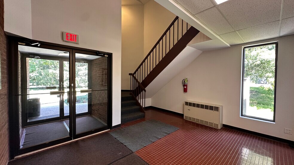More Photos Of 684 W Boughton Rd, Bolingbrook Office For Lease