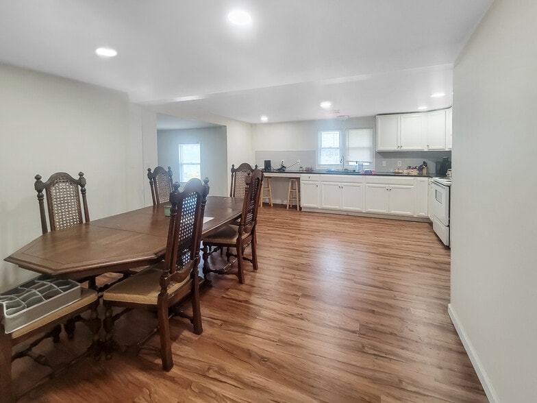 More Photos Of 401 Old Virginia Rd, Pocomoke City Flex For Sale