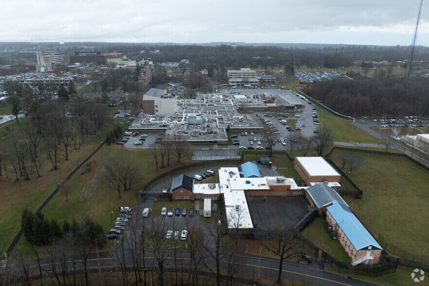 More Photos Of 5 Skyline Dr, Hawthorne Light Distribution For Lease