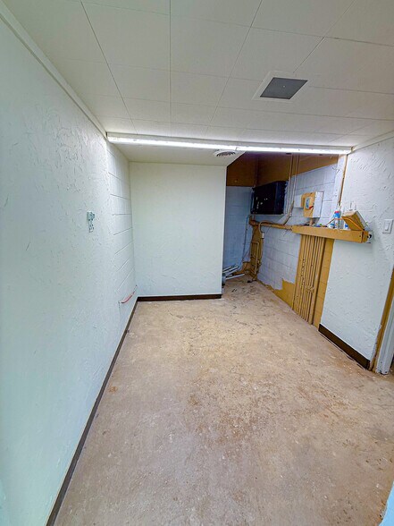 More Photos Of 12007 N I-35 Service Rd, Oklahoma City Service Station For Lease