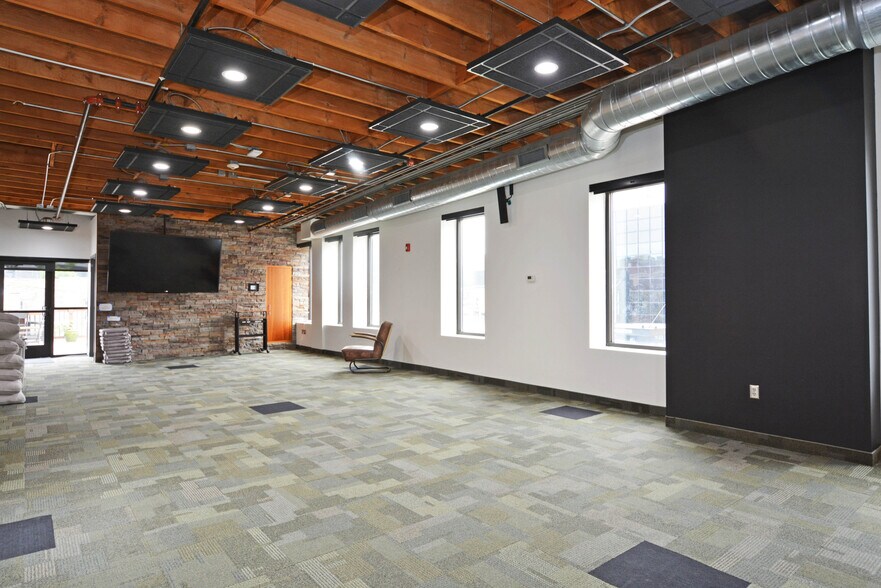 More Photos Of 1001 Washington Ave S, Minneapolis General Retail For Sale