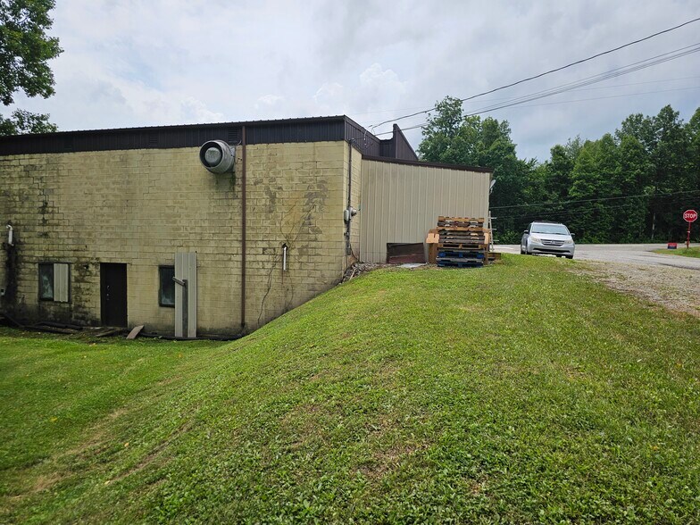 More Photos Of 27090 Scott Hwy, Winfield Freestanding For Sale
