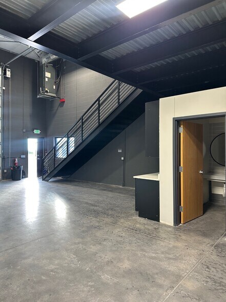 More Photos Of 529 SH 46 E, Boerne Warehouse For Sale