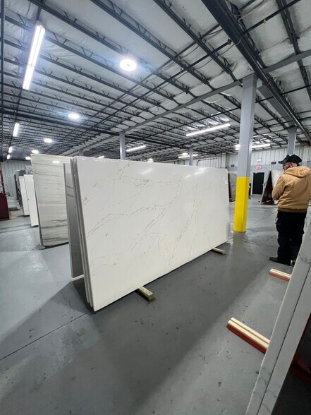 More Photos Of 4 Gator Rock Rd, Somersworth Distribution For Sale