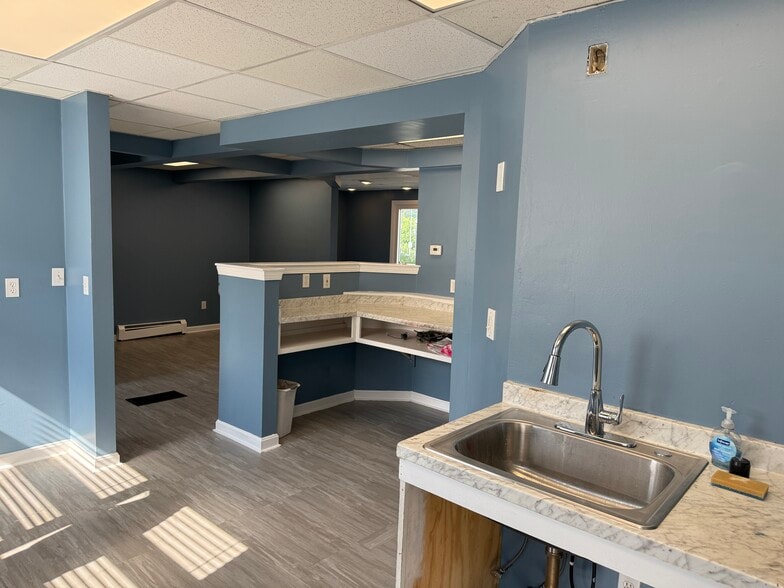 More Photos Of 325 Southbridge St, Auburn Storefront Retail Office For Lease