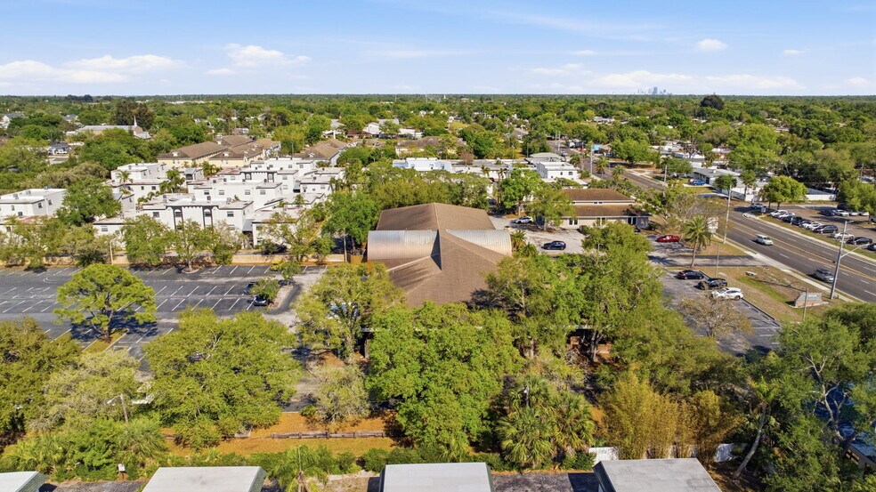 More Photos Of 7655 38th Ave N, Saint Petersburg Office For Sale