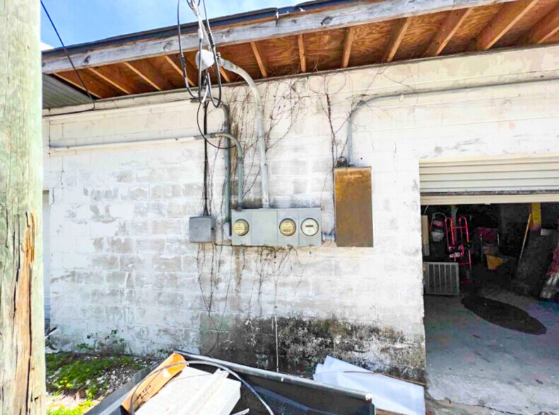 More Photos Of 2604 NE 19th Dr, Gainesville Manufacturing For Sale