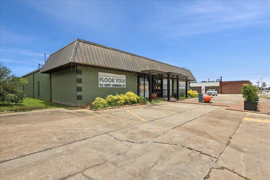 More Photos Of 911 Green Ave, Orange Storefront Retail Office For Sale