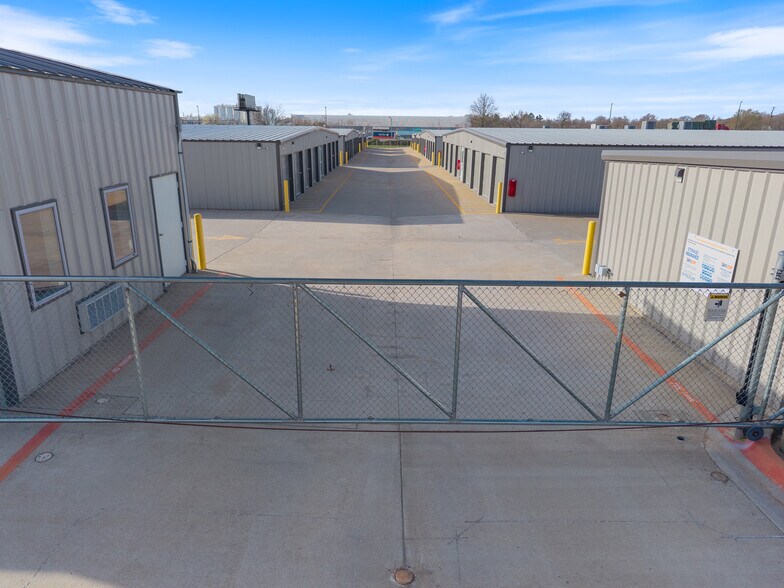 More Photos Of 1110 E Kenwood St, Siloam Springs Self Storage For Lease