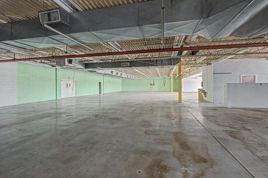 More Photos Of 1121 Skyline Dr, Hopkinsville Manufacturing For Sale